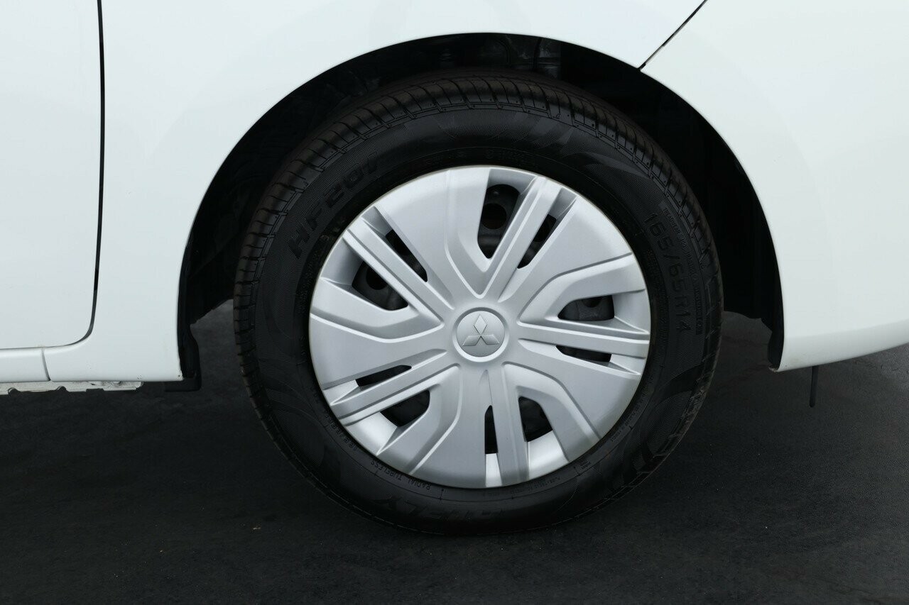 Mitsubishi Mirage image 3