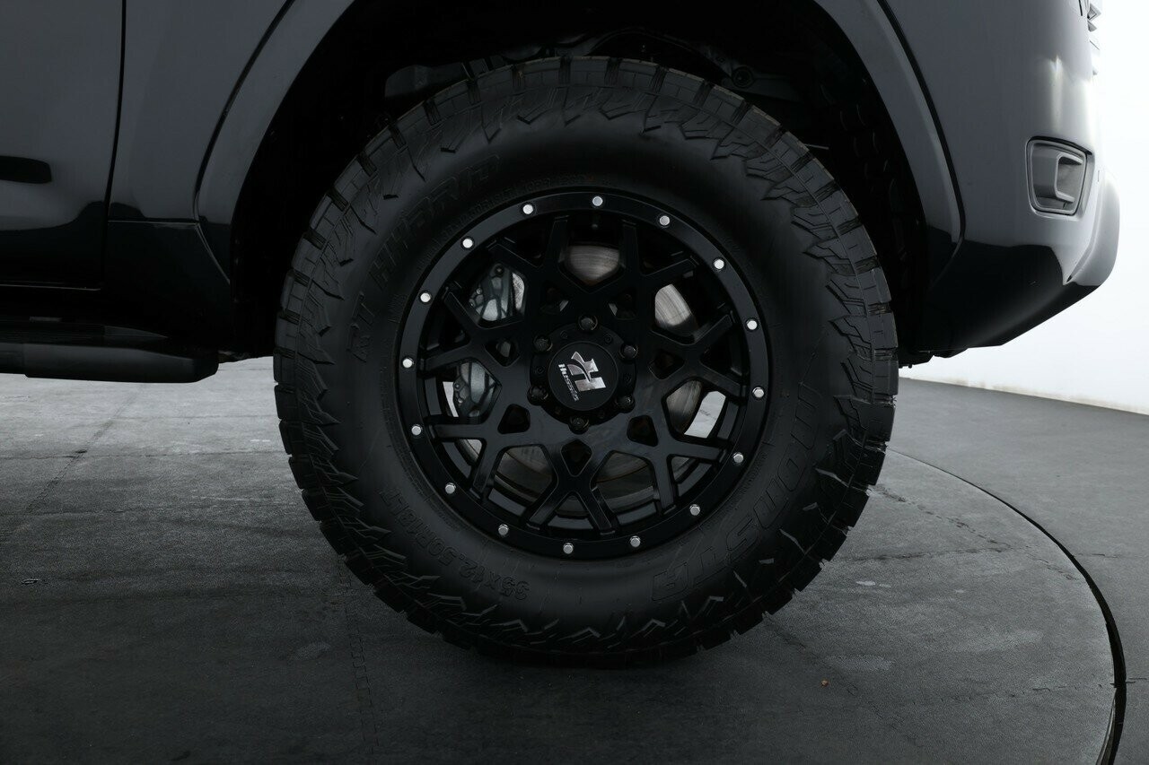 Toyota Landcruiser image 3