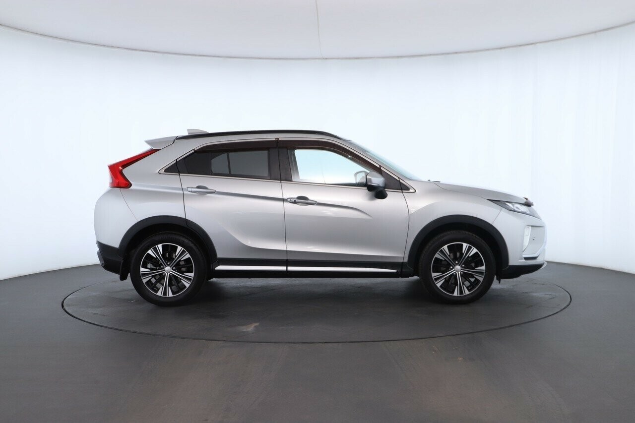 Mitsubishi Eclipse Cross image 2