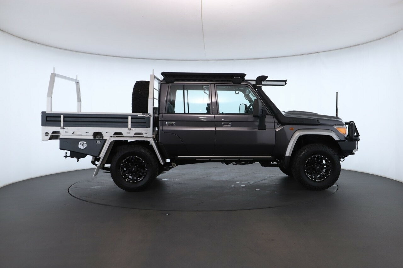 Toyota Landcruiser image 2