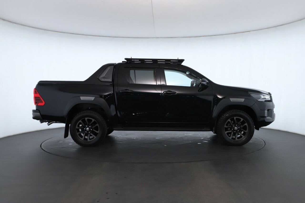 Toyota Hilux image 2