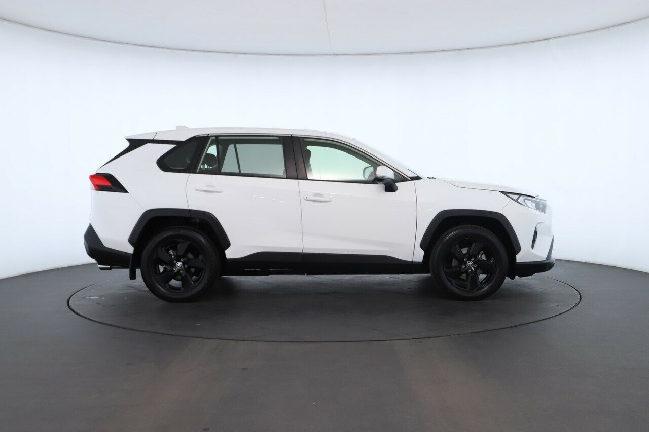 Toyota Rav4 image 2