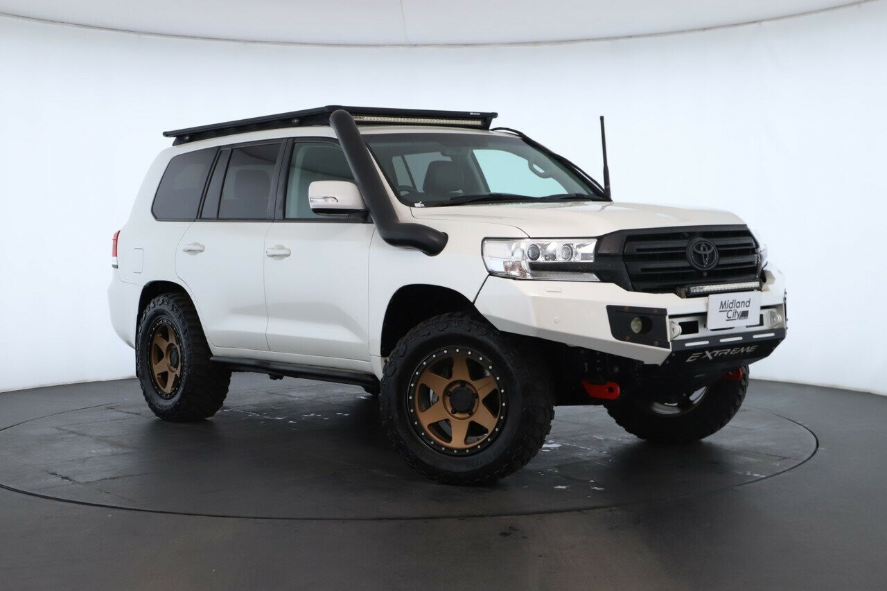 Toyota Landcruiser image 2