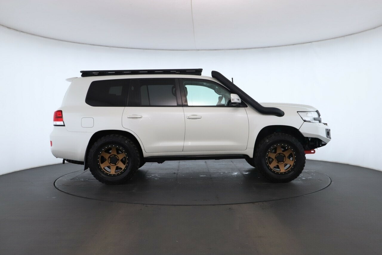 Toyota Landcruiser image 3