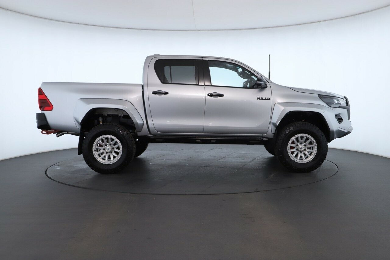 Toyota Hilux image 2