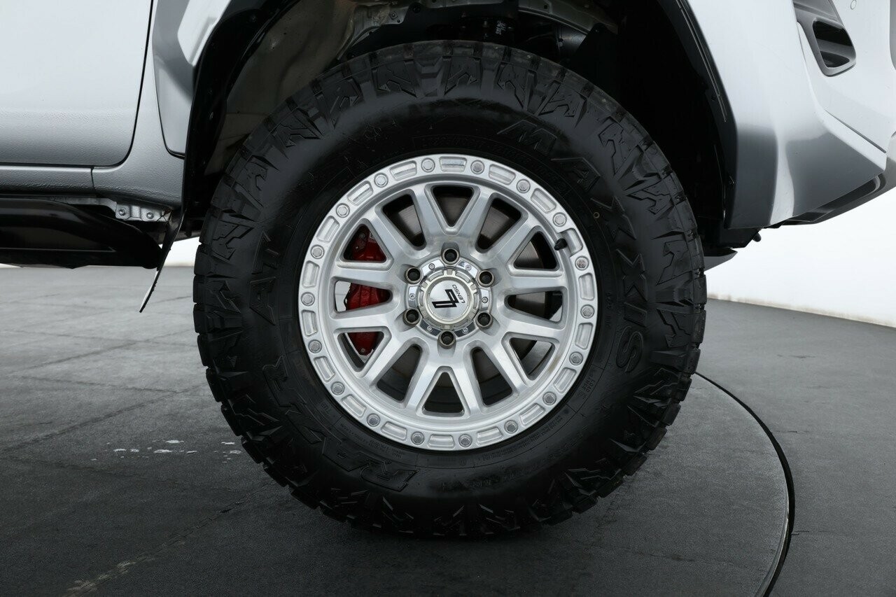 Toyota Hilux image 3