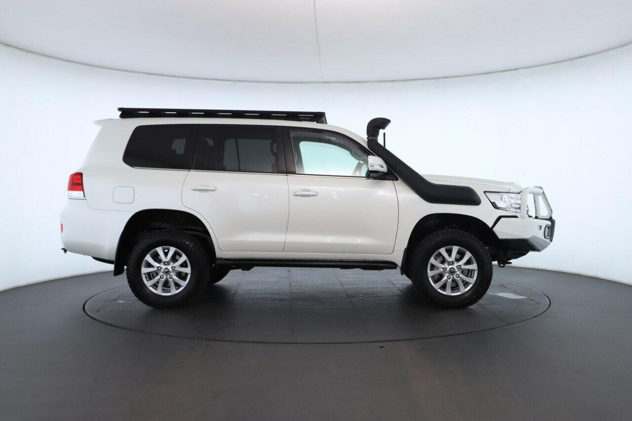 Toyota Landcruiser image 2