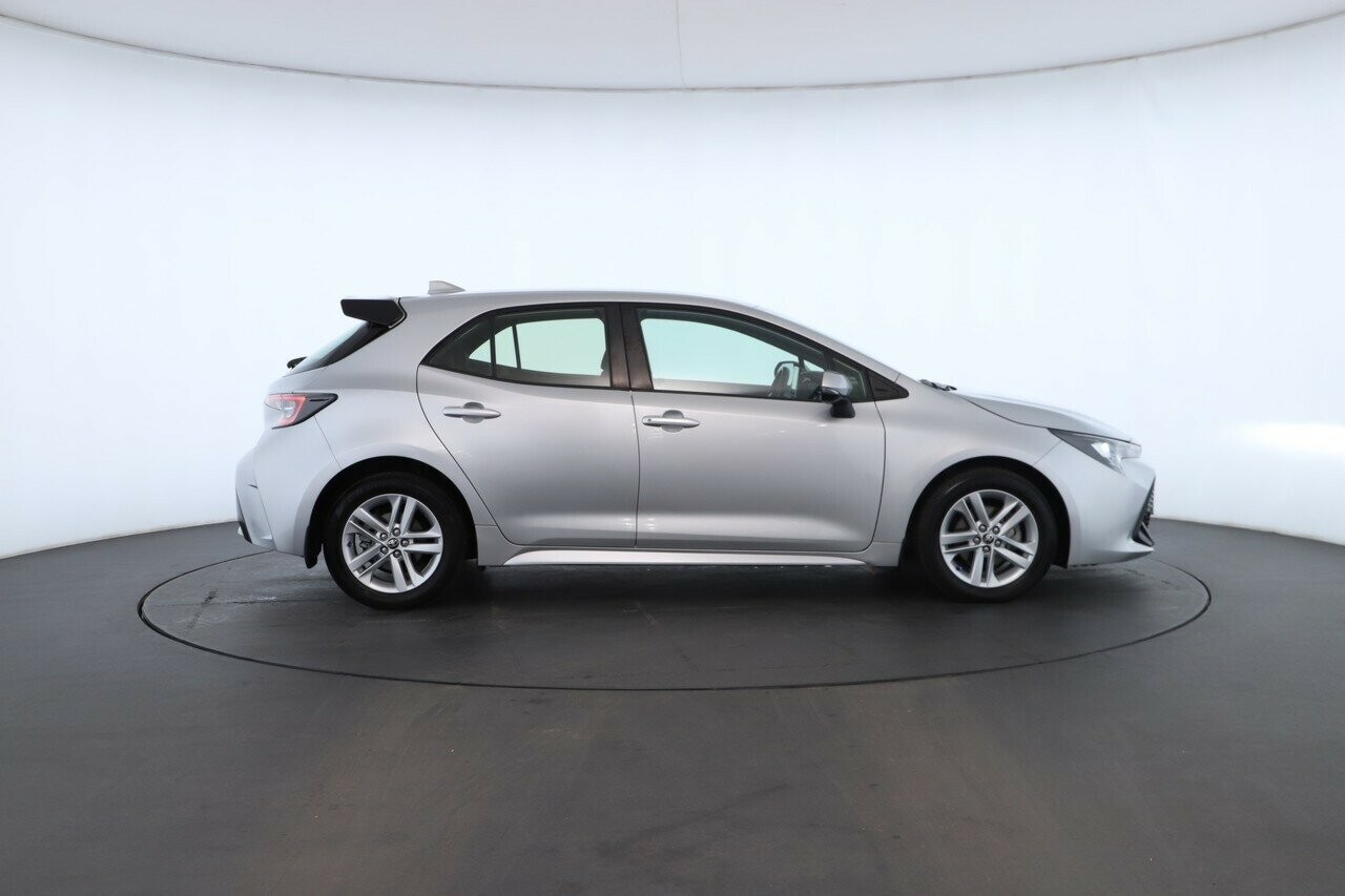 Toyota Corolla image 2