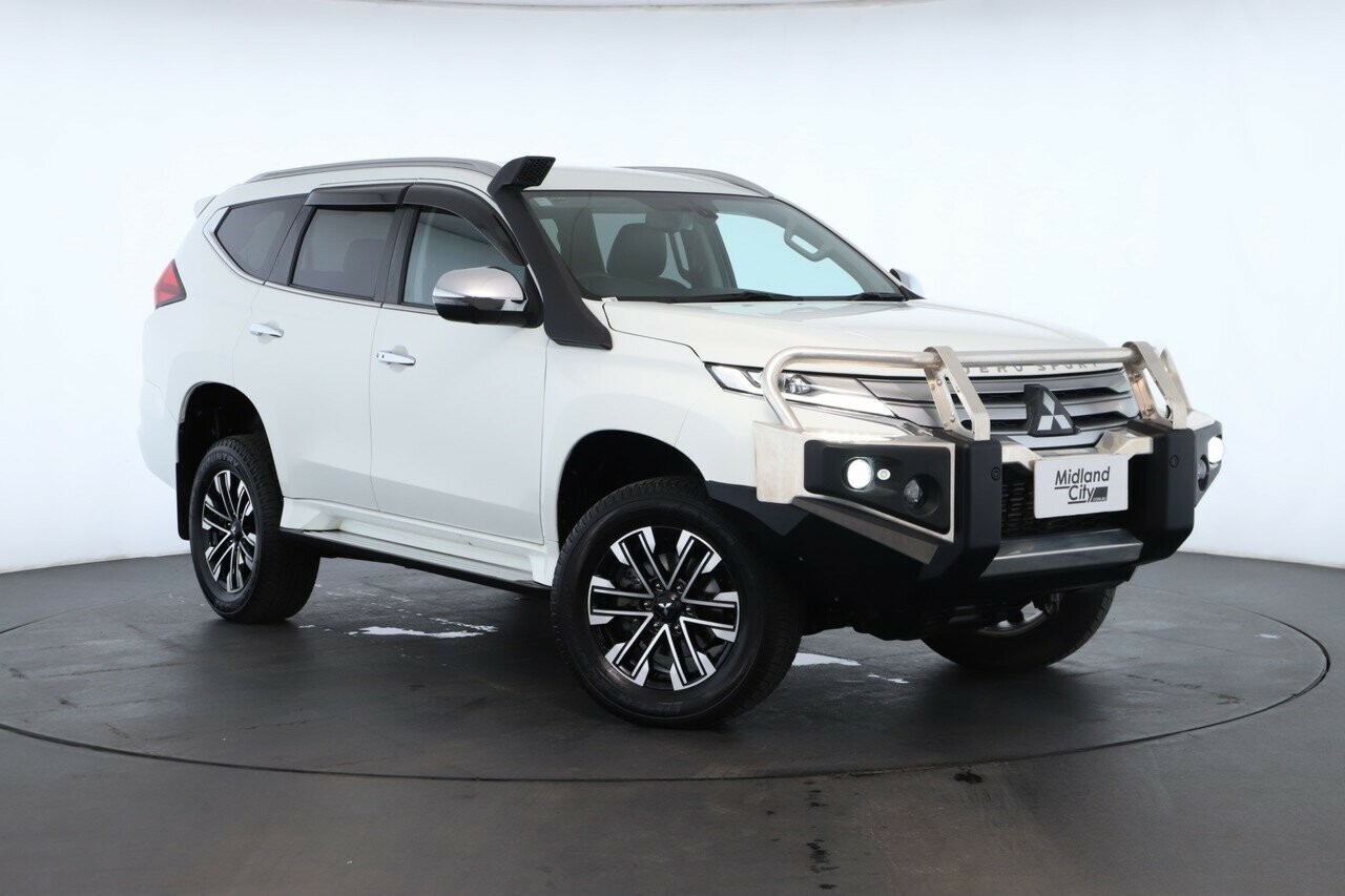 Mitsubishi Pajero Sport image 1