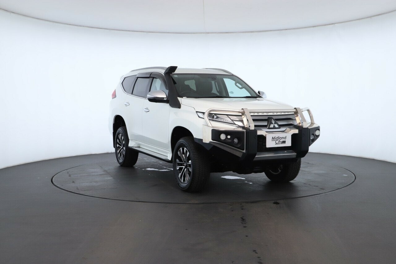 Mitsubishi Pajero Sport image 4