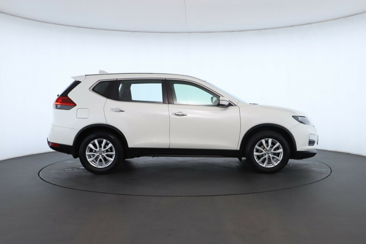 Nissan X-trail image 2