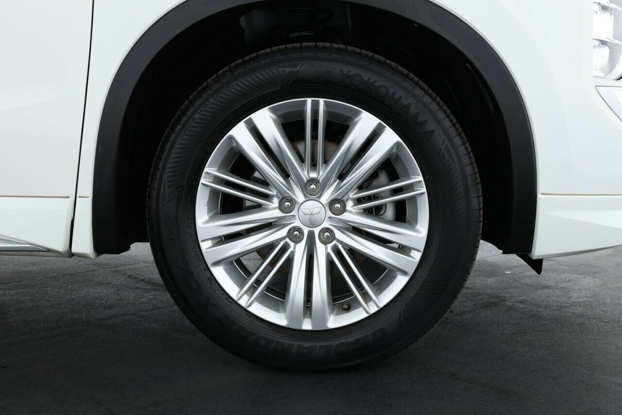 Mitsubishi Outlander image 3