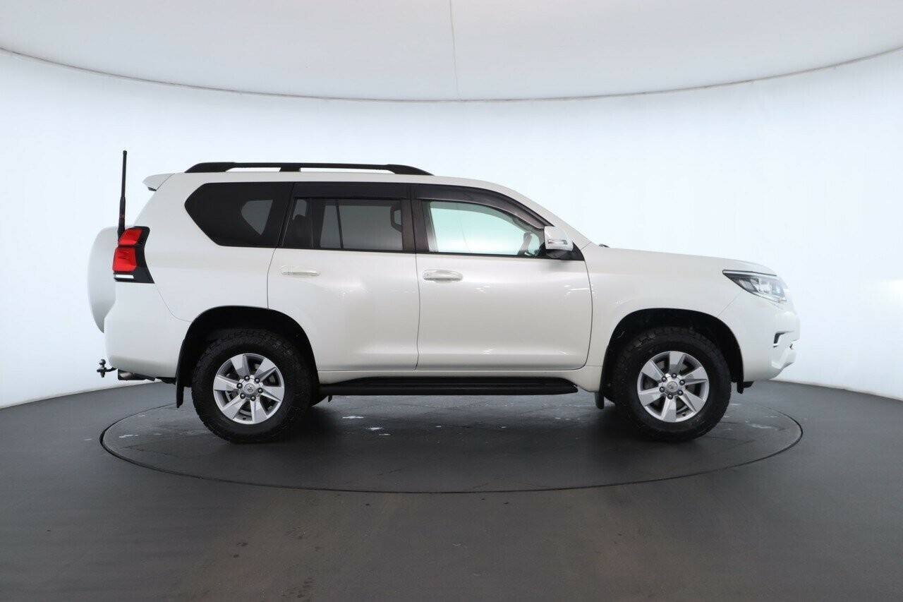 Toyota Landcruiser Prado image 3