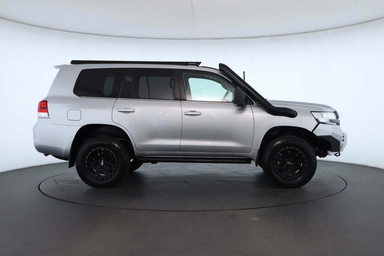 Toyota Landcruiser image 2