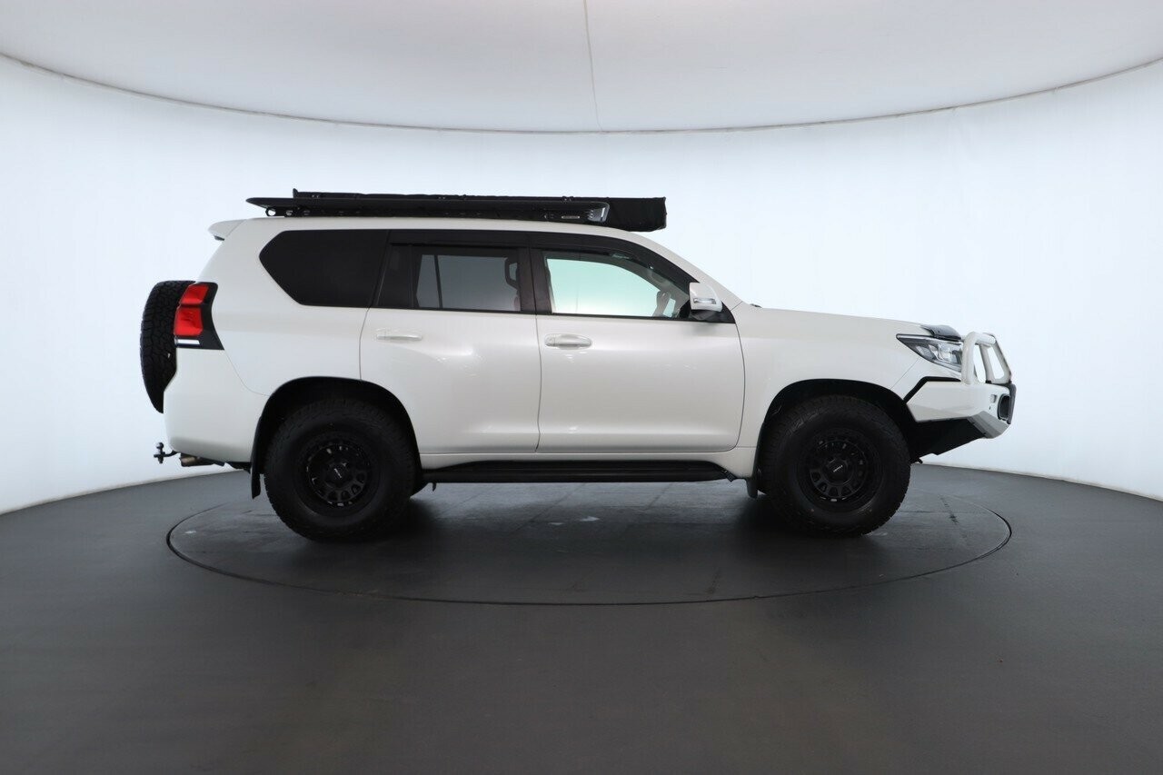 Toyota Landcruiser Prado image 2