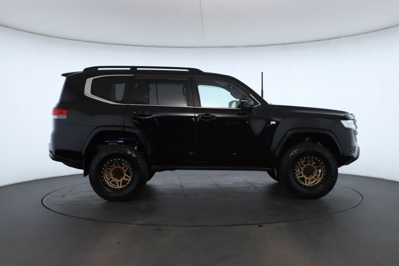 Toyota Landcruiser image 2