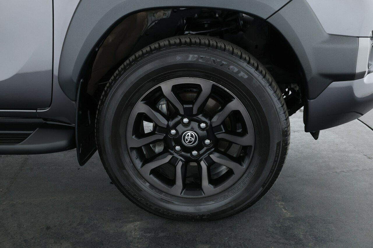 Toyota Hilux image 3