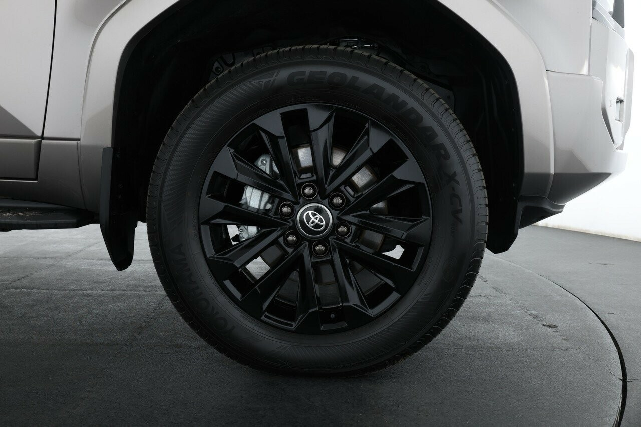 Toyota Landcruiser Prado image 3