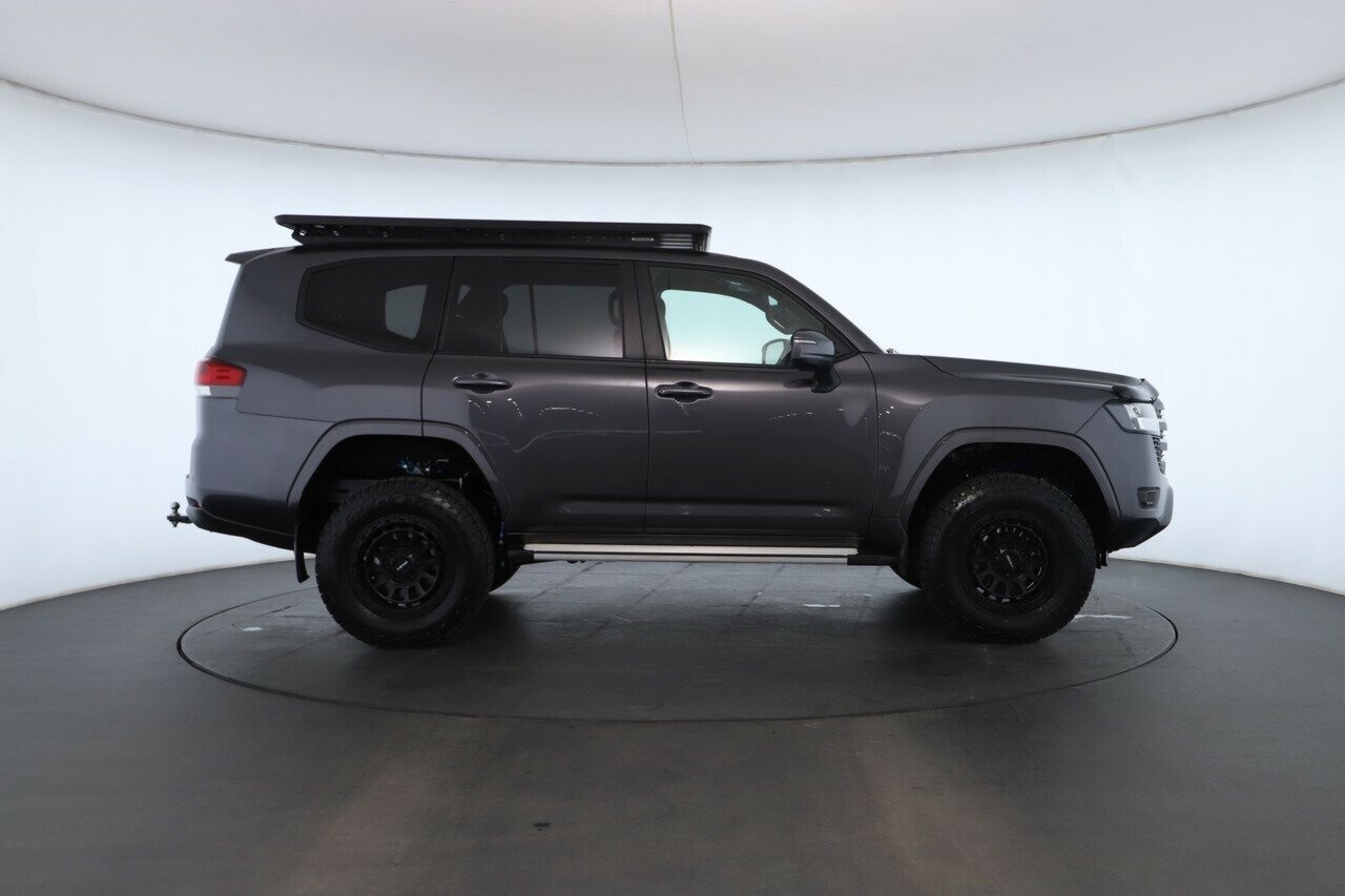 Toyota Landcruiser image 2
