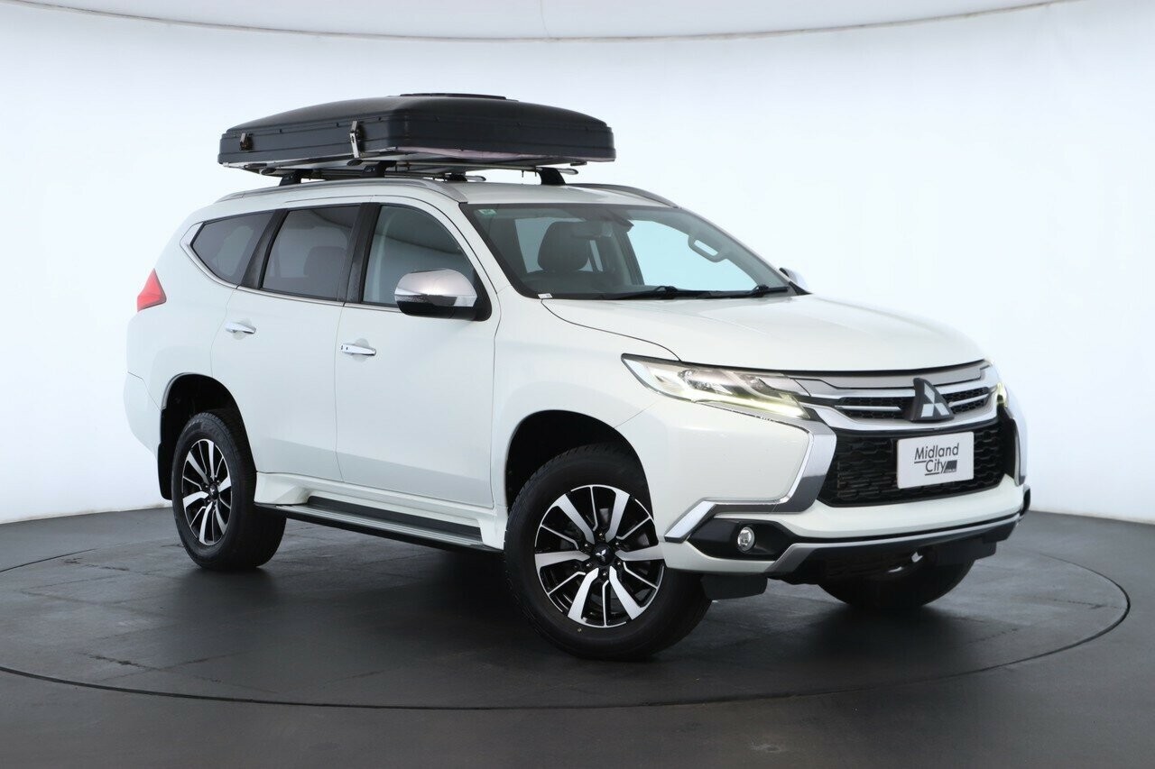 Mitsubishi Pajero Sport image 1