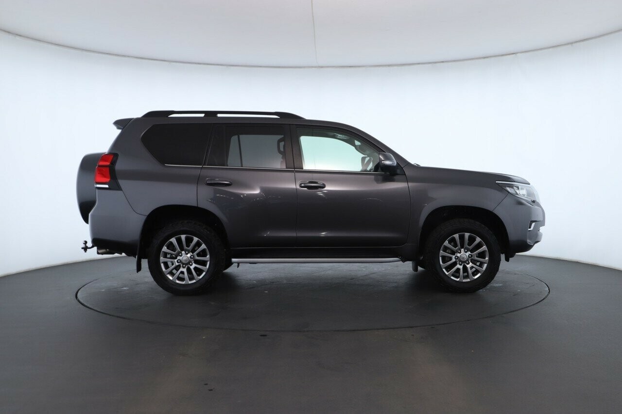 Toyota Landcruiser Prado image 2
