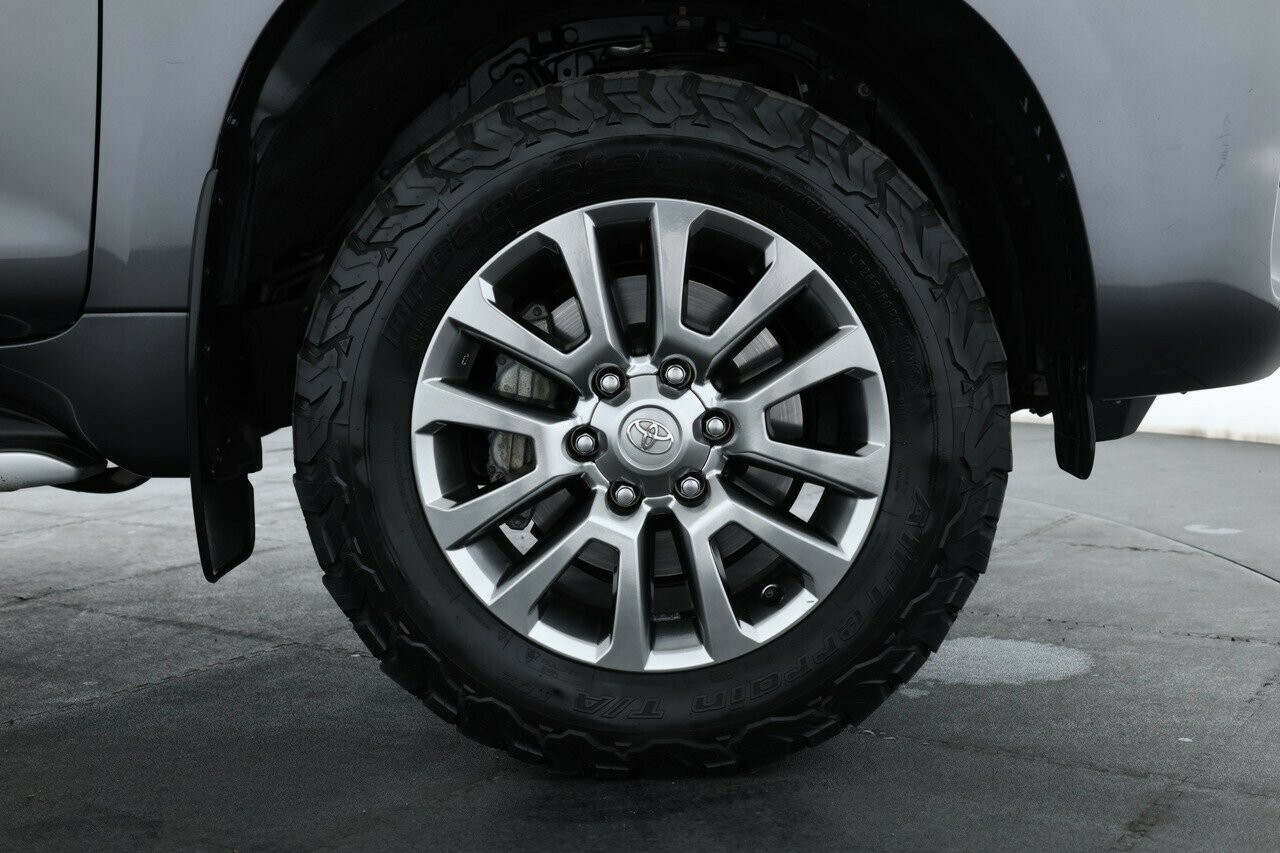 Toyota Landcruiser Prado image 3