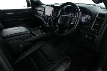 https://vehicle-cdn.autoleague.cloud/30353_61037513_17.jpg