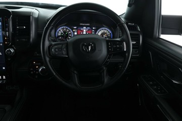 https://vehicle-cdn.autoleague.cloud/30353_61037513_18.jpg