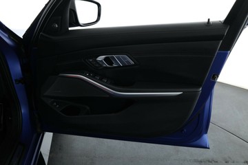 https://vehicle-cdn.autoleague.cloud/30353_61037573_18.jpg