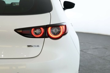 https://vehicle-cdn.autoleague.cloud/30353_61037696_15.jpg