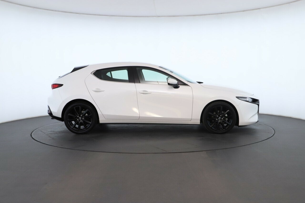 Mazda 3 image 2