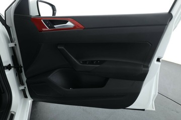 https://vehicle-cdn.autoleague.cloud/30353_61037704_17.jpg