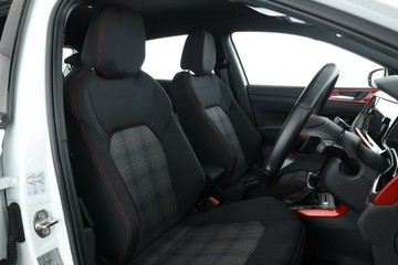 https://vehicle-cdn.autoleague.cloud/30353_61037704_18.jpg