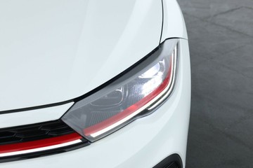 https://vehicle-cdn.autoleague.cloud/30353_61037704_9.jpg