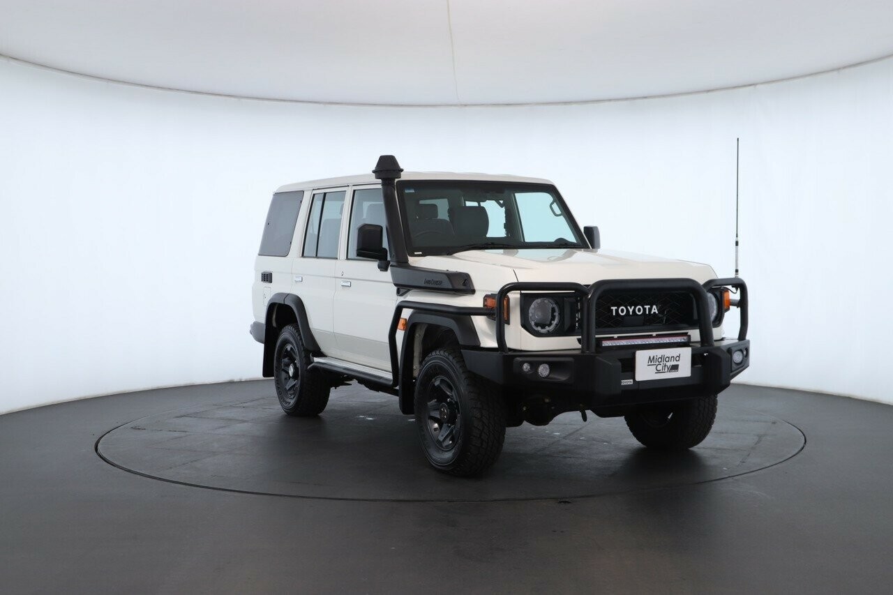 Toyota Landcruiser image 3