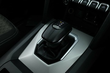 https://vehicle-cdn.autoleague.cloud/30353_61037759_17.jpg