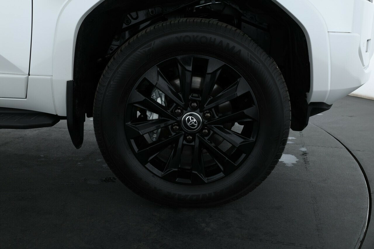 Toyota Landcruiser Prado image 2