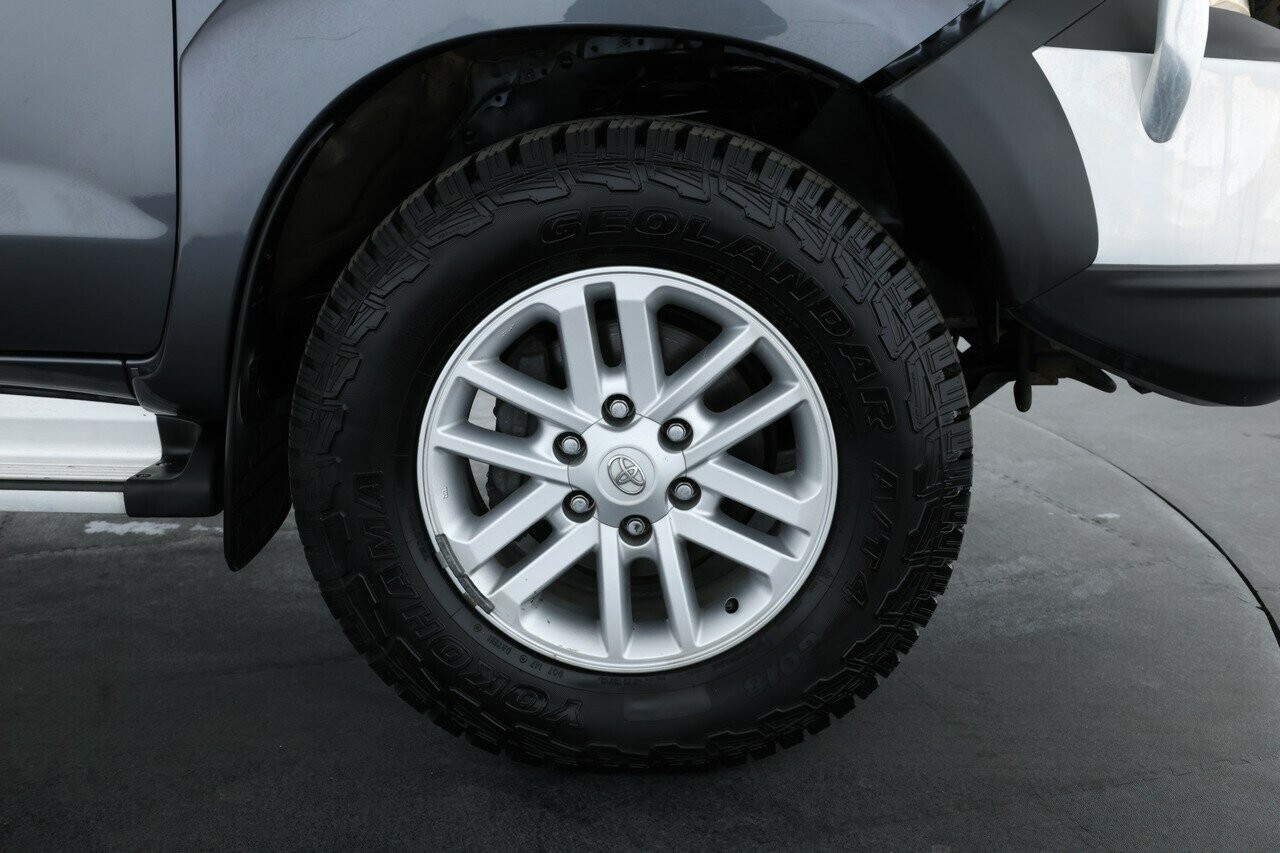 Toyota Hilux image 3