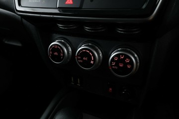 https://vehicle-cdn.autoleague.cloud/30353_61037849_25.jpg