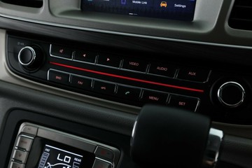https://vehicle-cdn.autoleague.cloud/30353_61037893_22.jpg