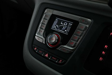 https://vehicle-cdn.autoleague.cloud/30353_61037893_23.jpg