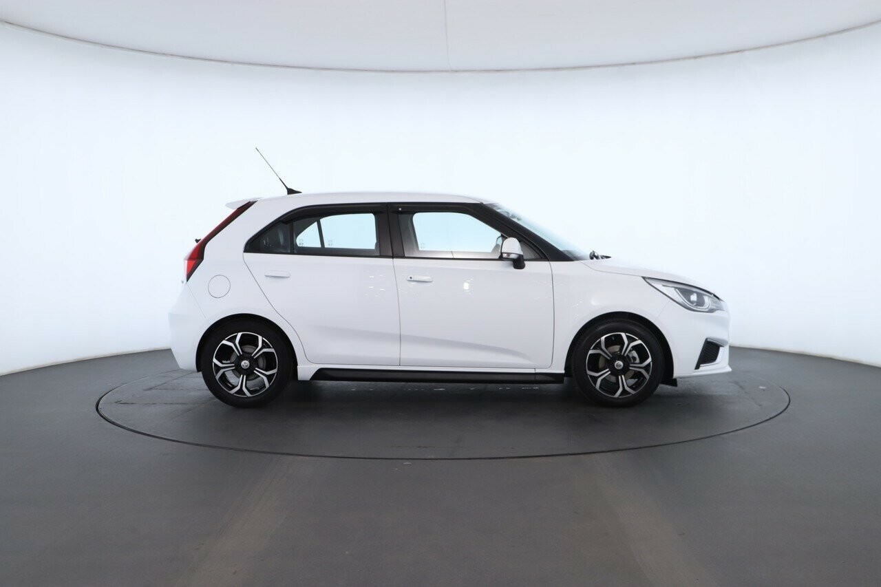 MG Mg3 image 2