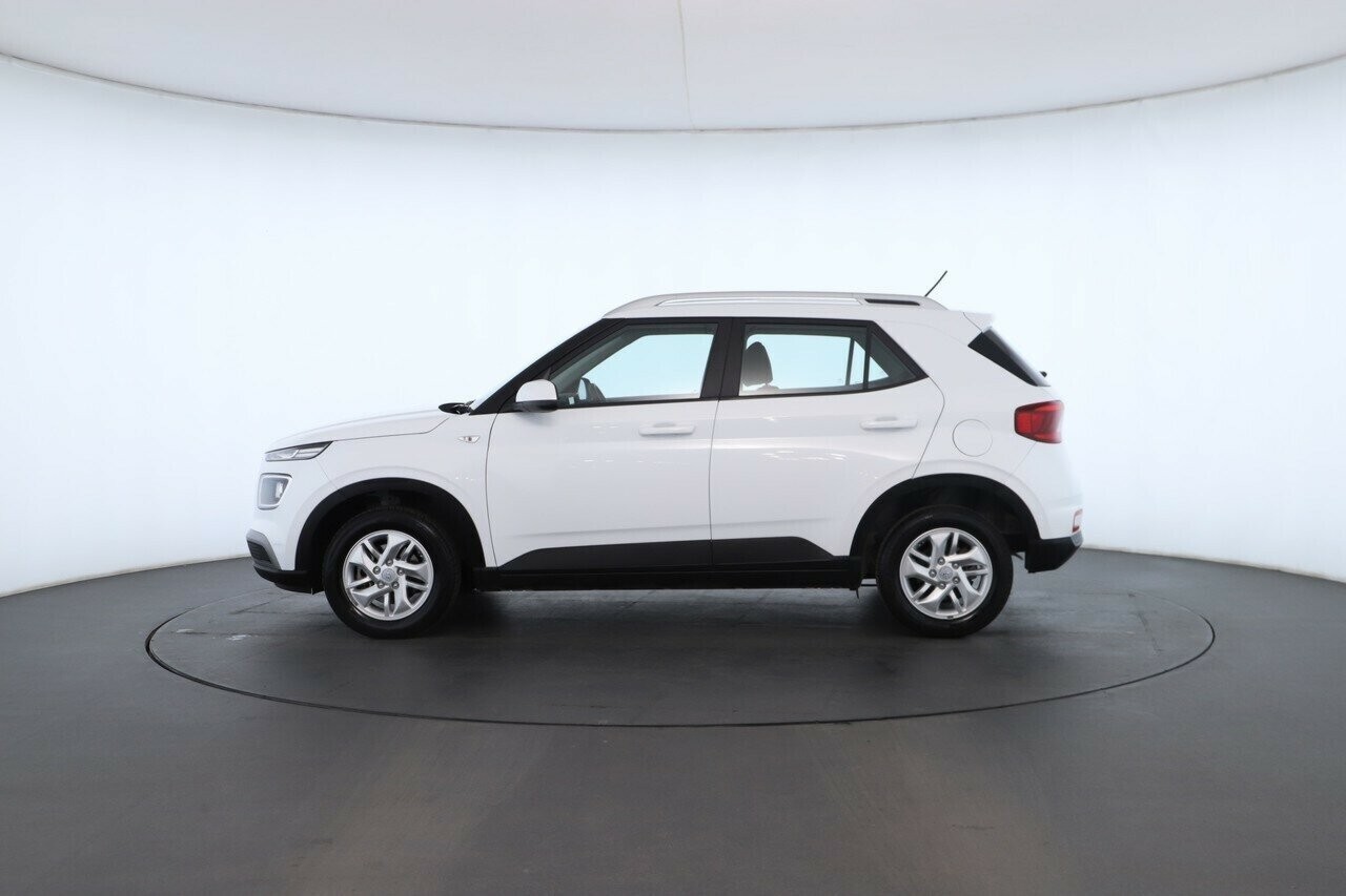 Hyundai Venue image 3