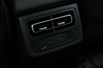 https://vehicle-cdn.autoleague.cloud/30353_61038029_35.jpg