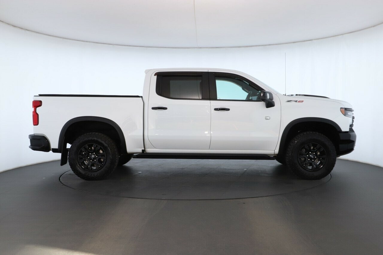 Chevrolet Silverado image 2