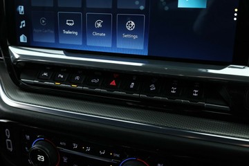 https://vehicle-cdn.autoleague.cloud/30353_61038091_22.jpg