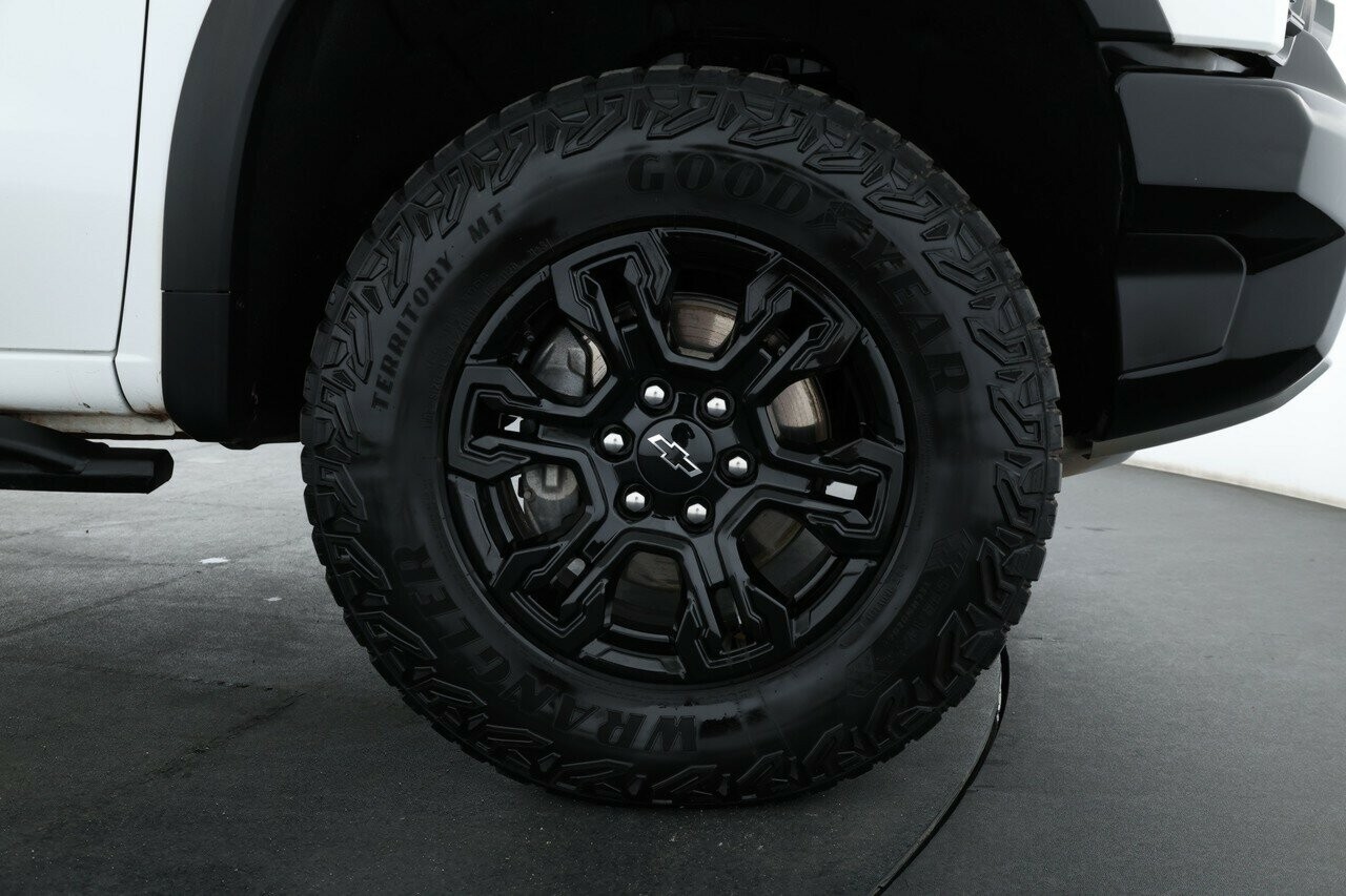 Chevrolet Silverado image 3
