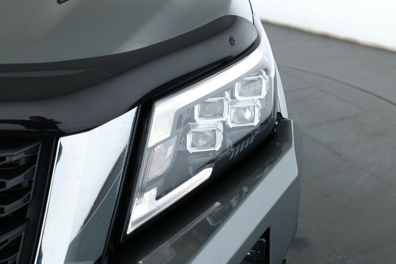 Nissan Navara image 4