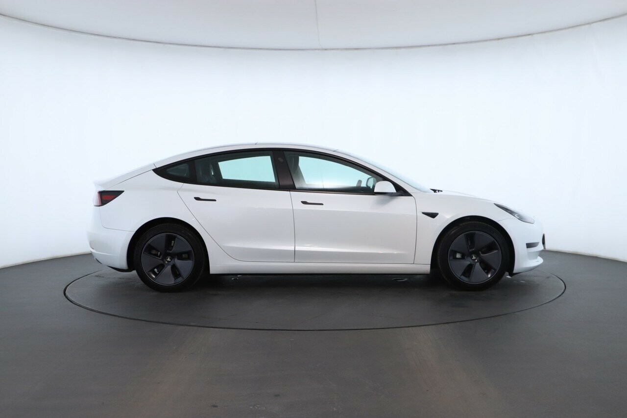 Tesla Model 3 image 2