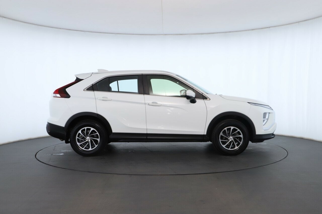Mitsubishi Eclipse Cross image 2